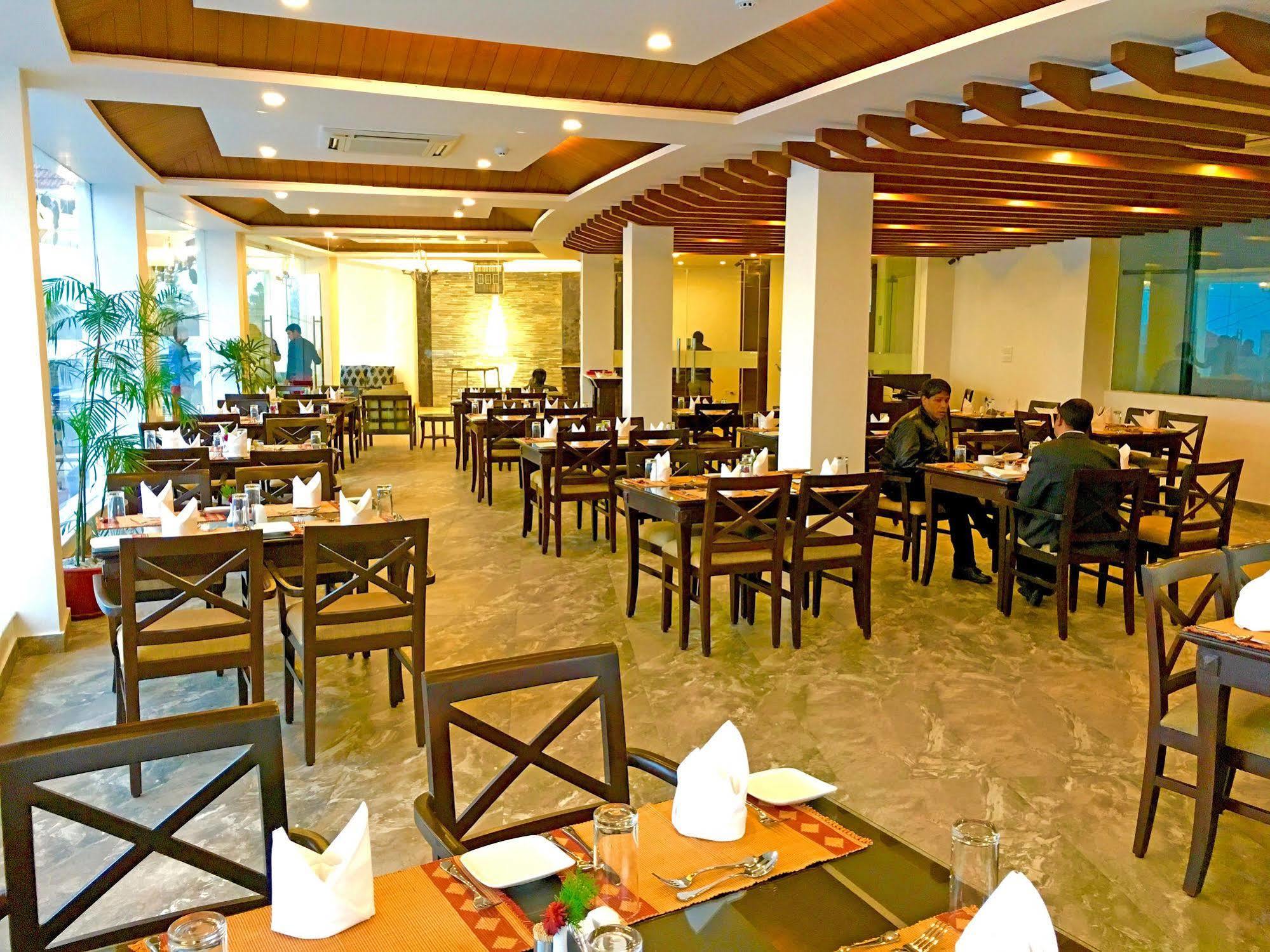 Himalayan Front Hotel By Kgh Group Pokhara Exterior foto